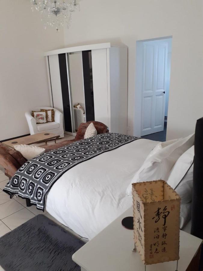 Oasis Master Suite Marconne Ngoại thất bức ảnh