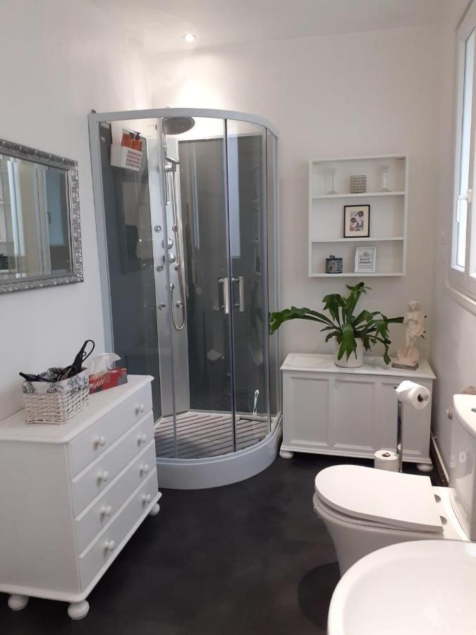 Oasis Master Suite Marconne Ngoại thất bức ảnh